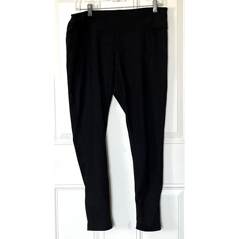 Kirkland Signature XL Black & Gray Geometric Print Leggings. - Picture 1 of 10